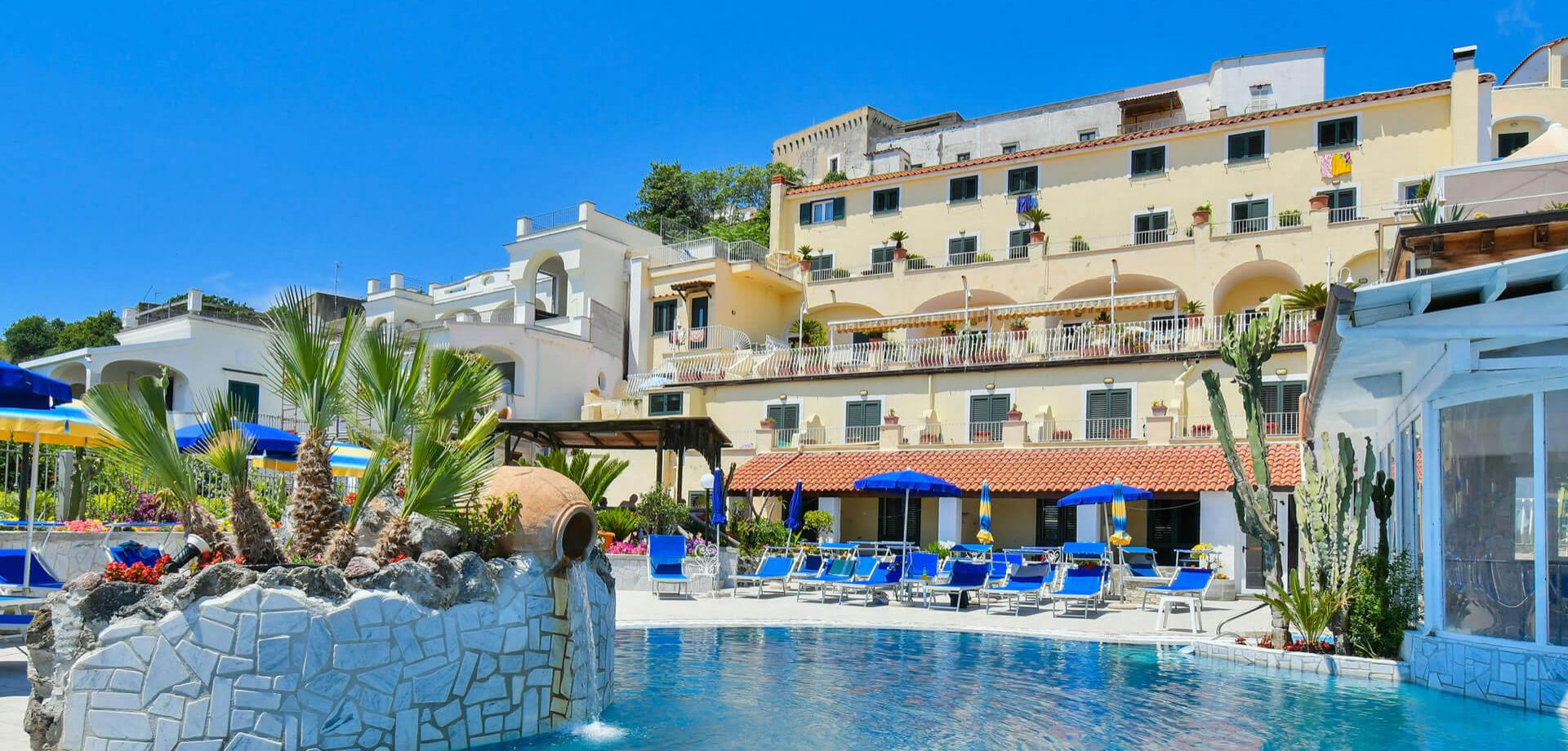 Offerte Giugno Hotel Saint Raphael 4 Stelle Barano d’Ischia con Camera e Colazione, Vista Mare, Piscine e Acque Termali con Cure